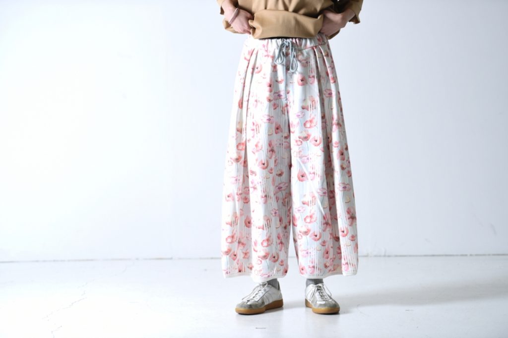 二宮和也　VS嵐　4/4　衣装　sneeuw ボタニカルプリントドローワイドパンツ flower