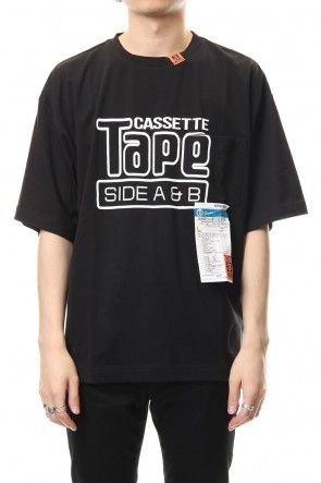 ヒルナンデス　有岡大貴　衣装　Tシャツ　CASSETTE TAPE Printed T-shirt Black MIHARAYASUHIRO
