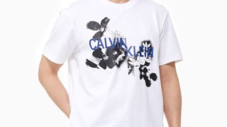 宮舘涼太　ラヴィット　衣装　Snow Man　Calvin Klein HYBRID+ FLORAL LOGO RELAXED TEE