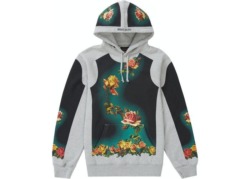 七五三掛龍也　私服　Travis Japan　Supreme x Jean Paul Gaultier　Floral Print Hooded Sweatshirt　バラ柄　花柄　パーカー