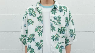 知念侑李　音楽の日　衣装　Hey!Say!JUMP STUDIOUS別注 FLOWER SHIRTS　オープンカラーシャツ